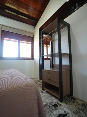 Uma cama ou camas num quarto em Beach front One Bedroom with Pool and Garden Views