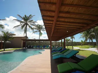 A piscina em ou perto de Beachfront Studio with Pool Caponga