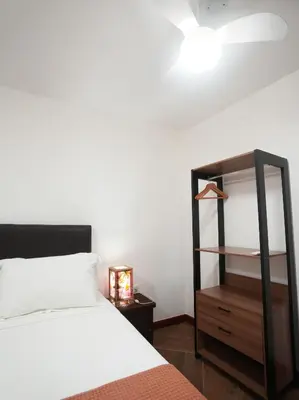 Uma cama ou camas num quarto em Seaside Retreat w4 Bedrooms and Pool