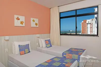 Uma cama ou camas num quarto em Maredomus Hotel