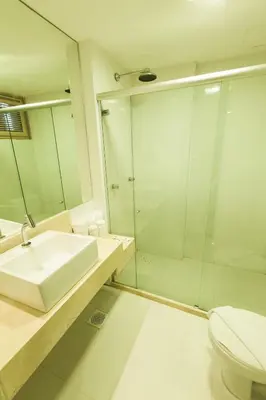 Uma casa de banho em Fortaleza Mar Hotel