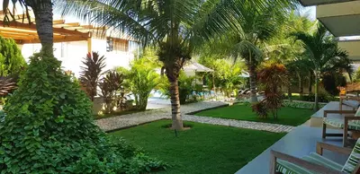 Um jardim no exterior de Ravenala Hotel Boutique
