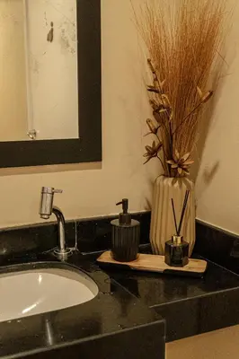 Uma casa de banho em D8 Hotel