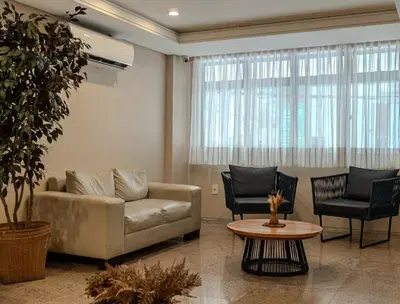Uma área de estar em D8 Hotel