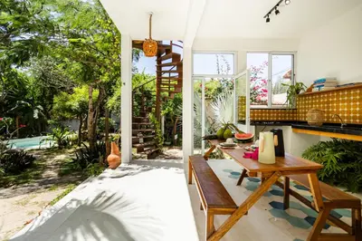 Um jardim no exterior de Preá Kite House