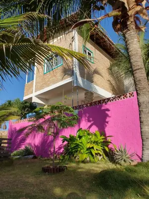 Um jardim no exterior de Vila Beija-flor