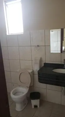 Uma casa de banho em Pousada e Pizzaria Sol e Alegria