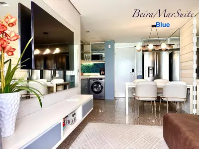 Uma televisão e/ou sistema de entretenimento em Beira Mar Suite