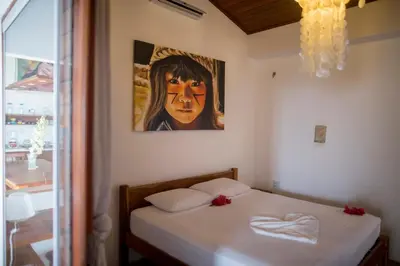 Uma cama ou camas num quarto em Tropical House - Villa com piscina perto do mar