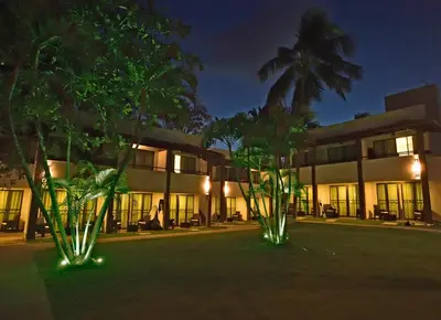 Um jardim no exterior de Duro Beach Garden Hotel