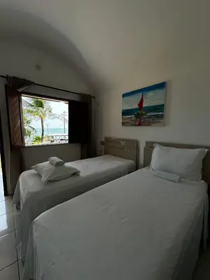 Uma cama ou camas num quarto em Pousada Amor a Mar Pé na Areia na Praia de Barreiras, Icapuí