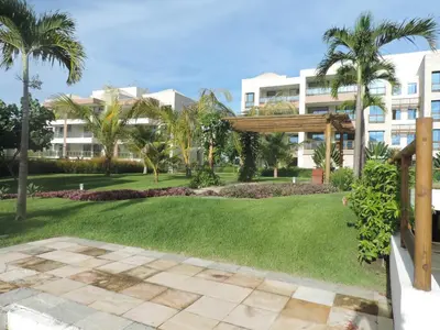Um jardim no exterior de Apartamento Waiwai Cumbuco