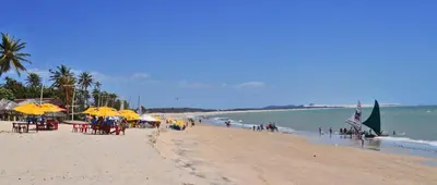 Uma praia em ou perto do apartamento