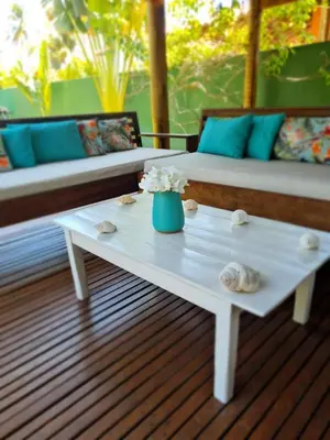 Uma área de estar em La Villa Tropicale linda casa pertinho do mar !