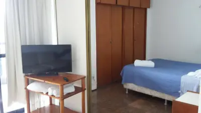 Uma televisão e/ou sistema de entretenimento em Atlantico Residence Beira Mar