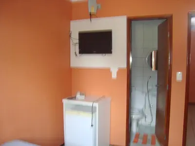 Uma televisão e/ou sistema de entretenimento em Pousada Vianna's