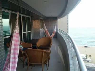 Uma varanda ou terraço em Apartamento Vista Mar 4 Suítes