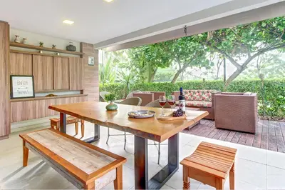 Um jardim no exterior de Wai Wai Cumbuco Apartamento Térreo