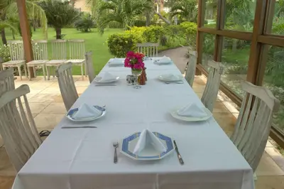 Um jardim no exterior de Eco Resort Vento Leste