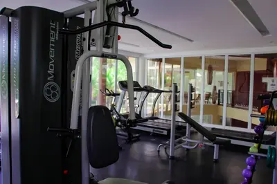 O centro de fitness e/ou as comodidades de fitness de Beach Living 1111