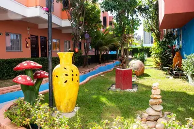 Um jardim no exterior de Marbello Ariau Hotel