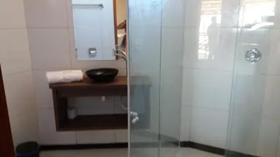 Uma casa de banho em Pousada Nova Oasis do Rei