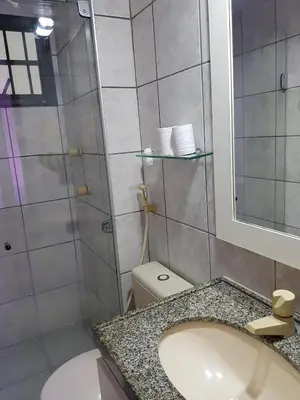 Uma casa de banho em Apart Porto Jangada Suíte Vista Mar