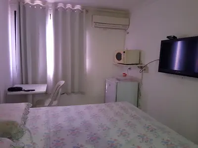 Uma televisão e/ou sistema de entretenimento em Apart Porto Jangada Suíte Vista Mar