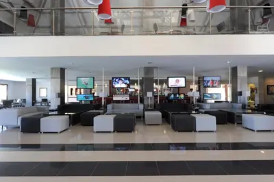 Uma televisão e/ou sistema de entretenimento em Vila Galé Resort Cumbuco - All inclusive