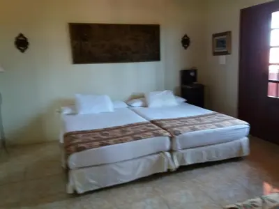 Uma cama ou camas num quarto em Pousada Cultural Canto dos Poetas