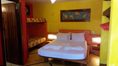 Uma cama ou camas num quarto em Ibiscus Pousada sem café