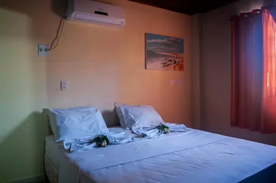 Uma cama ou camas num quarto em Pousada California