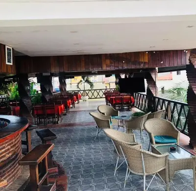 Um restaurante ou outro lugar para comer em Pousada do Toby