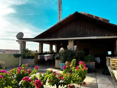 Um jardim no exterior de Pousada Alternativa