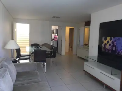 Uma televisão e/ou sistema de entretenimento em Terramaris Apartamento