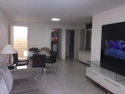 Uma televisão e/ou sistema de entretenimento em Terramaris Apartamento