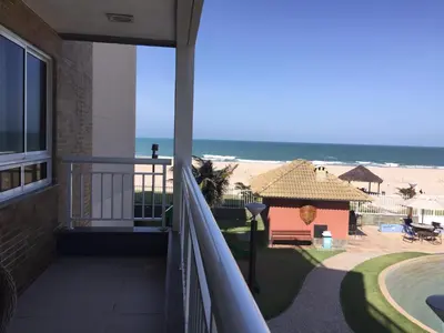 Uma vista do mar geral ou uma vista do mar a partir do apartamento