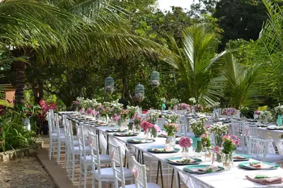Um jardim no exterior de Pousada Le Monte Cristo