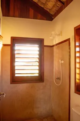 Uma casa de banho em Pousada kaz'oca
