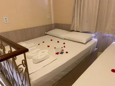 Uma cama ou camas num quarto em LINDO CHALÉ NO CENTRO DE GUARAMIRANGA