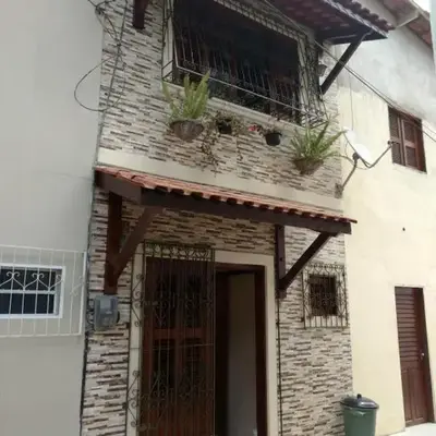 LINDO CHALÉ NO CENTRO DE GUARAMIRANGA