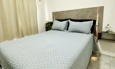 Uma cama ou camas num quarto em Fortal Flat