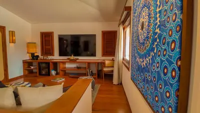 Uma televisão e/ou sistema de entretenimento em Vila Selvagem Hotel Contemporaneo