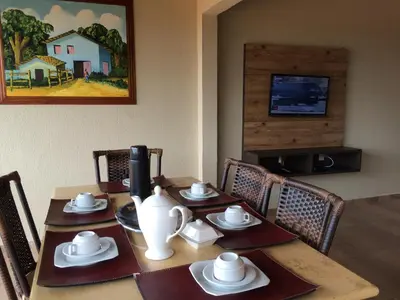 Uma televisão e/ou sistema de entretenimento em Guaramiranga Apart Monte Verde
