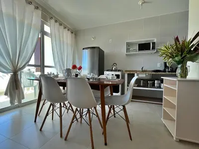 A cozinha ou kitchenette de SAN GIACOMO I Apartamentos por Temporada para amigos, famílias e empresas no Porto das Dunas - Ceará