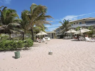 Uma praia em ou perto do apartamento