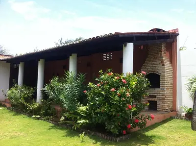 Um jardim no exterior de Casa Cohiba