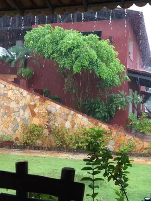 Um jardim no exterior de Casa Cohiba