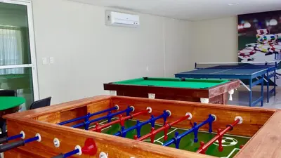 Uma mesa de bilhar em Vg Fun Residence