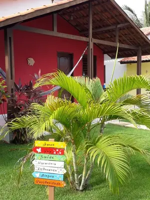 Um jardim no exterior de Chalés do Otto e Karine